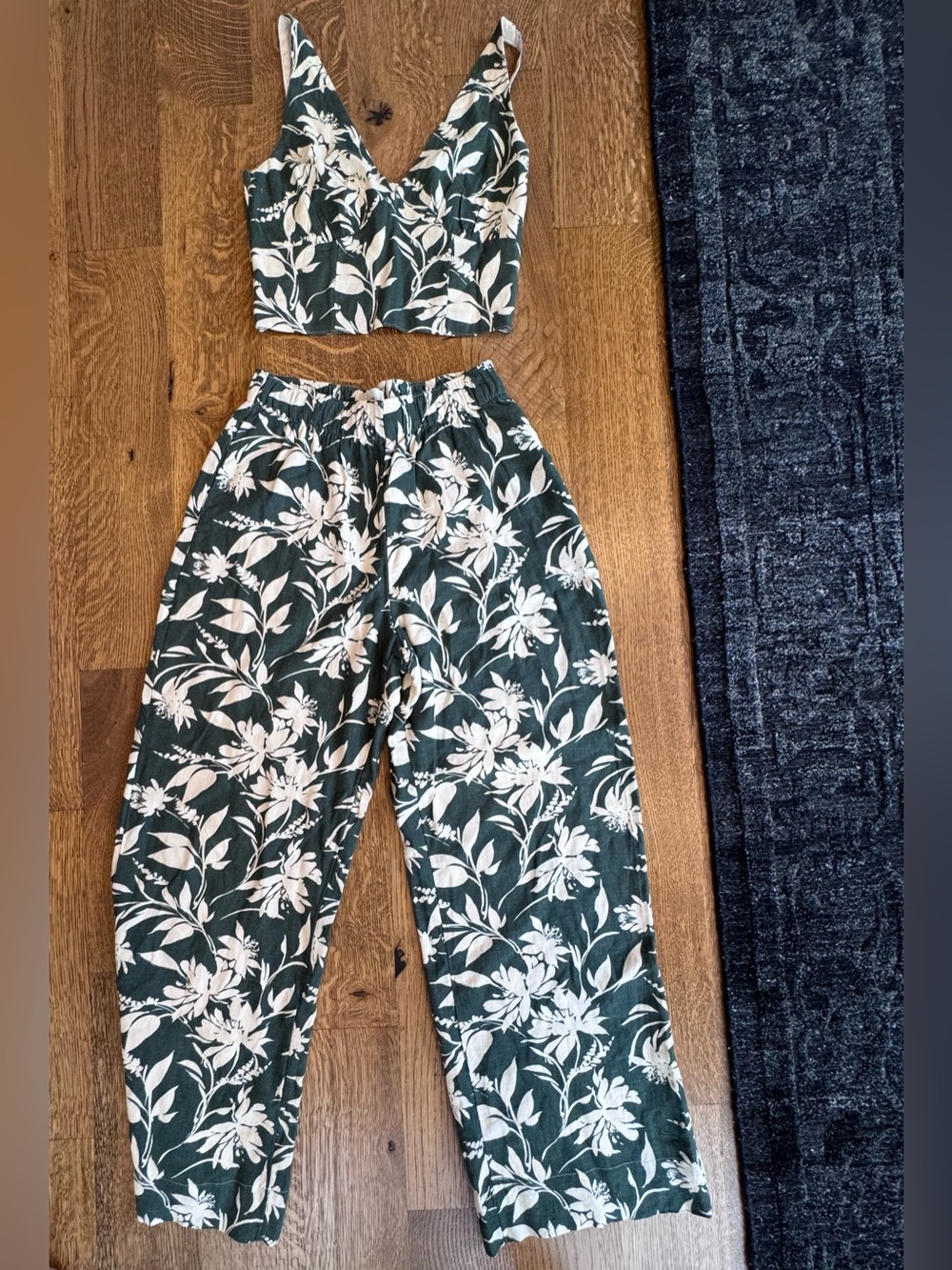 Abercrombie & Fitch Green and White Floral Jumpsuit Set, size Small